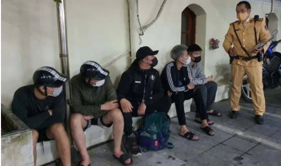Vây bắt nhóm thanh niên đua xe náo loạn đường phố Hà Nội