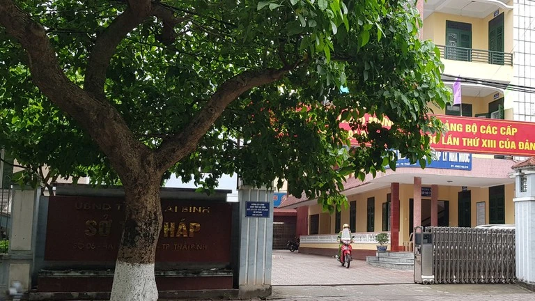 Khởi tố PGĐ Trung tâm đấu giá Thái Bình: Bêu tên “quan” bay ghế vì cờ bạc