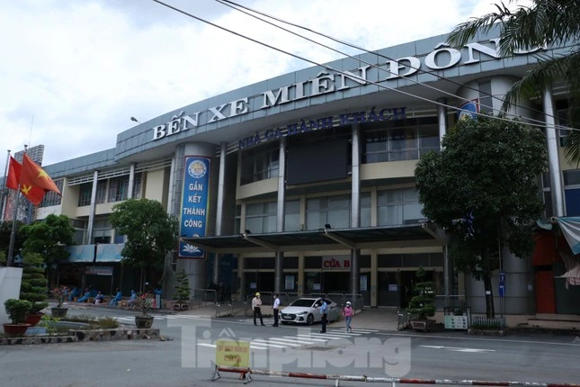 Bến xe lớn nhất TPHCM ra sao trong ngày đầu thí điểm chở khách liên tỉnh?