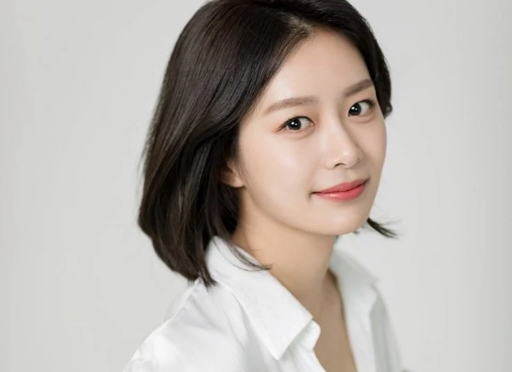  Trang cá nhân của nữ diễn viên vướng tin hẹn hò Jimin bị tấn công