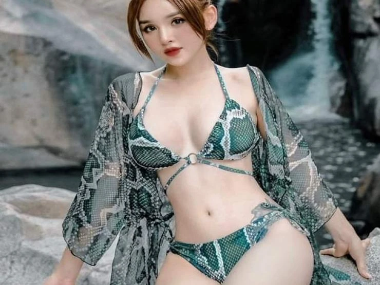 2 người đẹp áo dài Sài thành lại nóng bỏng khi diện áo tắm