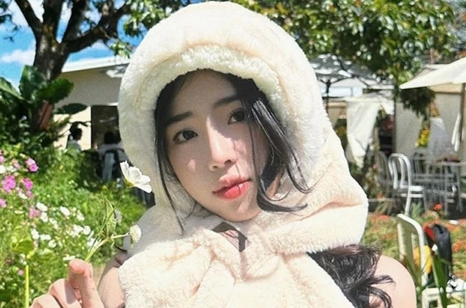 Ngắm nhan sắc cực xinh của bạn gái tiền đạo Nguyễn Quốc Việt 