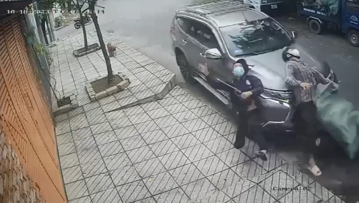 Hai kẻ trộm chó bị ô tô đâm và loạt kết bi hài của “cẩu tặc“