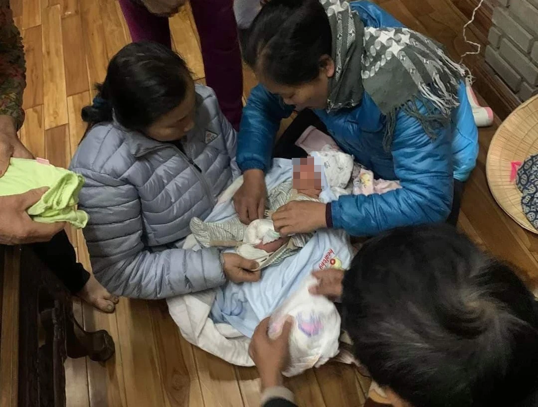 Bức thư người mẹ bỏ bé trai sơ sinh trước cổng chùa viết gì?