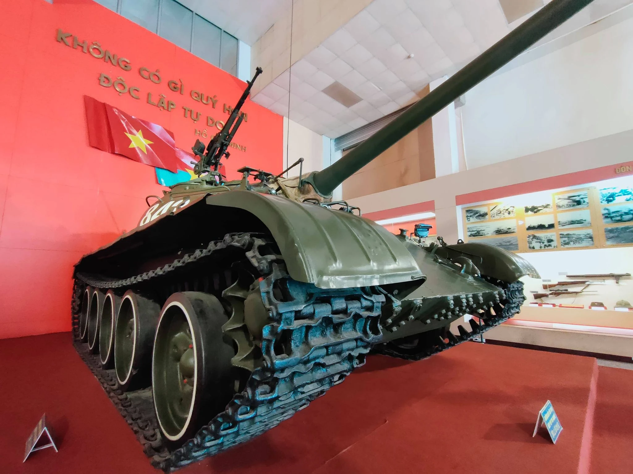 Chiếc xe tăng húc đổ cổng phụ Dinh Độc Lập trong ngày 30/4/1975 giờ ra sao?