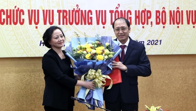 Bộ Nội vụ bổ nhiệm vụ trưởng Vụ Tổng hợp sau thi tuyển
