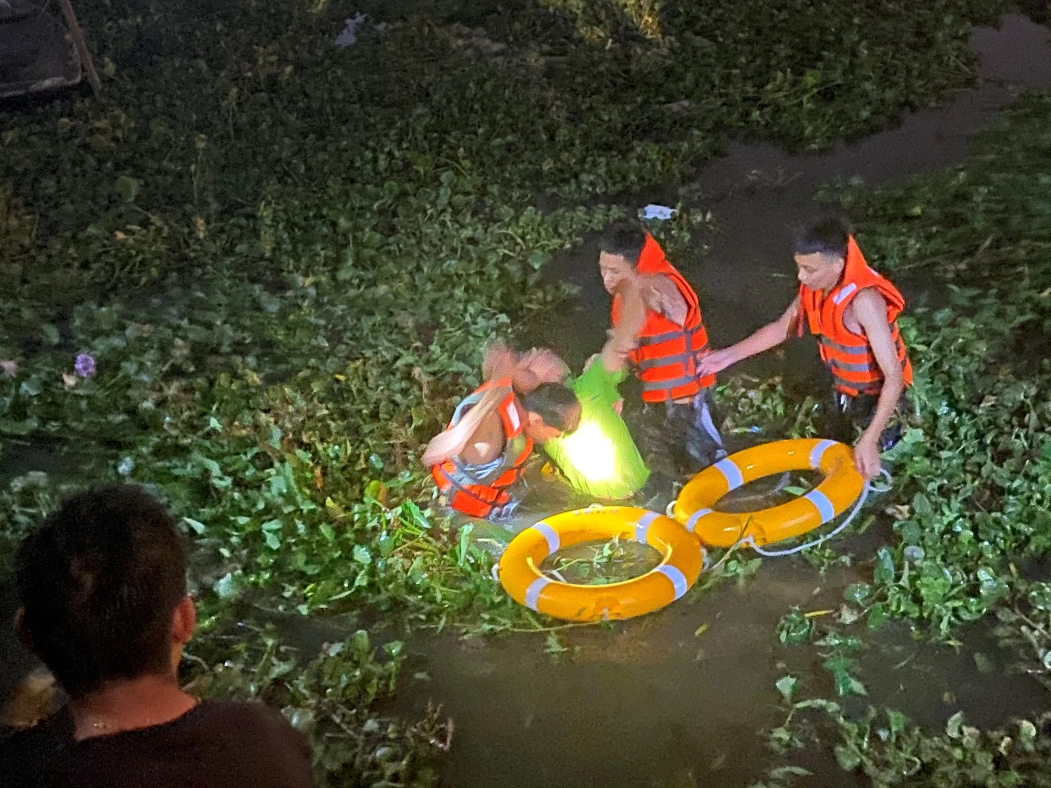 Hà Nam: Nam thanh niên nhảy cầu Châu Sơn trong đêm 