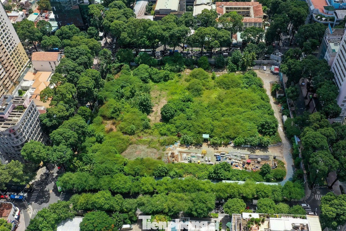 TPHCM đang rà soát và đề xuất khai thác tạm thời 9 khu "đất vàng" tại các quận trung tâm để biến thành công viên, vườn hoa phục vụ người dân và du khách trong dịp Tết Bính Ngọ 2026. Đây là động thái nhằm chỉnh trang đô thị, tạo không gian công cộng và chống lãng phí tài nguyên đất.