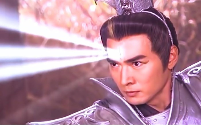 Thần nhãn này vừa có thể làm vũ khí chiến đấu, vừa có công dụng như gương chiếu yêu của Lý Thiên Vương. Khi Tôn Ngộ Không giao chiến với Dương Tiễn, Hầu Vương đã dùng đủ phép biến hóa nhưng vẫn không thể thoát khỏi sự kiểm soát của Âm Dương Nhãn trên trán của Dương Tiễn.