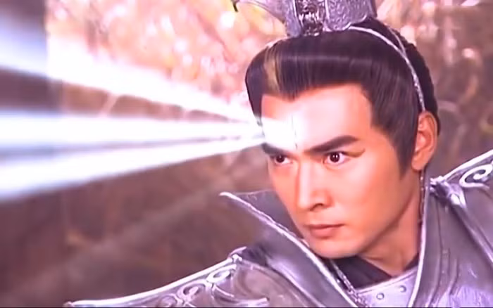 Thần nhãn này vừa có thể làm vũ khí chiến đấu, vừa có công dụng như gương chiếu yêu của Lý Thiên Vương. Khi Tôn Ngộ Không giao chiến với Dương Tiễn, Hầu Vương đã dùng đủ phép biến hóa nhưng vẫn không thể thoát khỏi sự kiểm soát của Âm Dương Nhãn trên trán của Dương Tiễn.