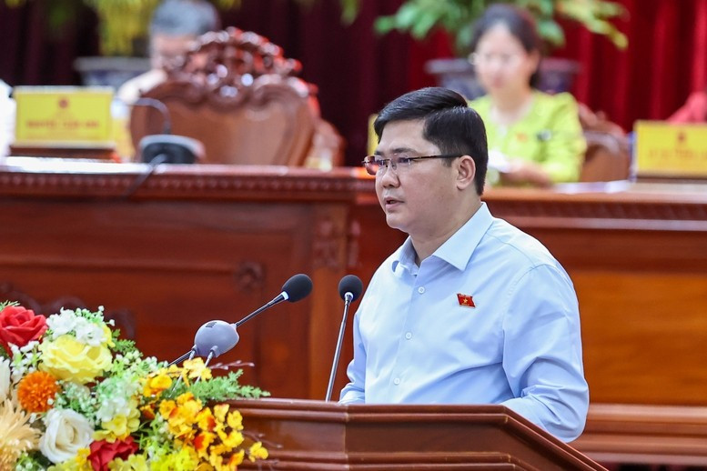 Trưởng đoàn Đại biểu Quốc hội TP. Cần Thơ báo cáo kết quả kỳ họp Quốc hội - Ảnh: VGP/Nhật Bắc