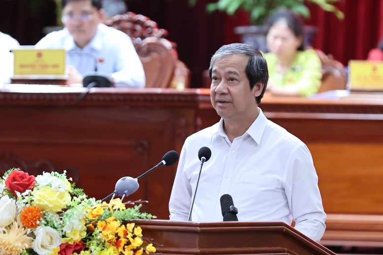 Bộ trưởng Bộ Giáo dục và Đào tạo Nguyễn Kim Sơn trả lời những vấn đề, câu hỏi, đề xuất của cử tri - Ảnh: VGP/Nhật Bắc