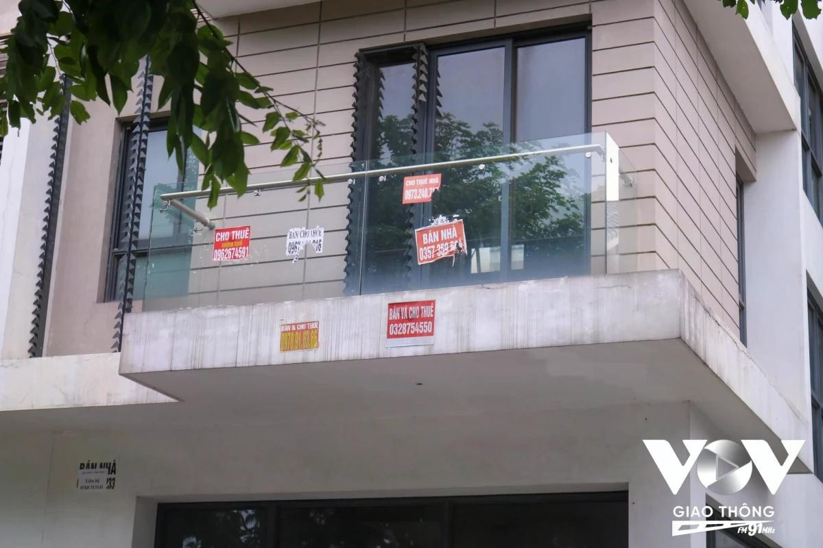 Dù nằm gần các địa điểm lớn, đông người như Aeon Mall Hà Đông, Thiên Đường Bảo Sơn, Trường Quốc tế Nhật Bản… nhưng tại đây vẫn còn nhiều căn chưa được đưa vào sử dụng, một số căn đã xuống cấp