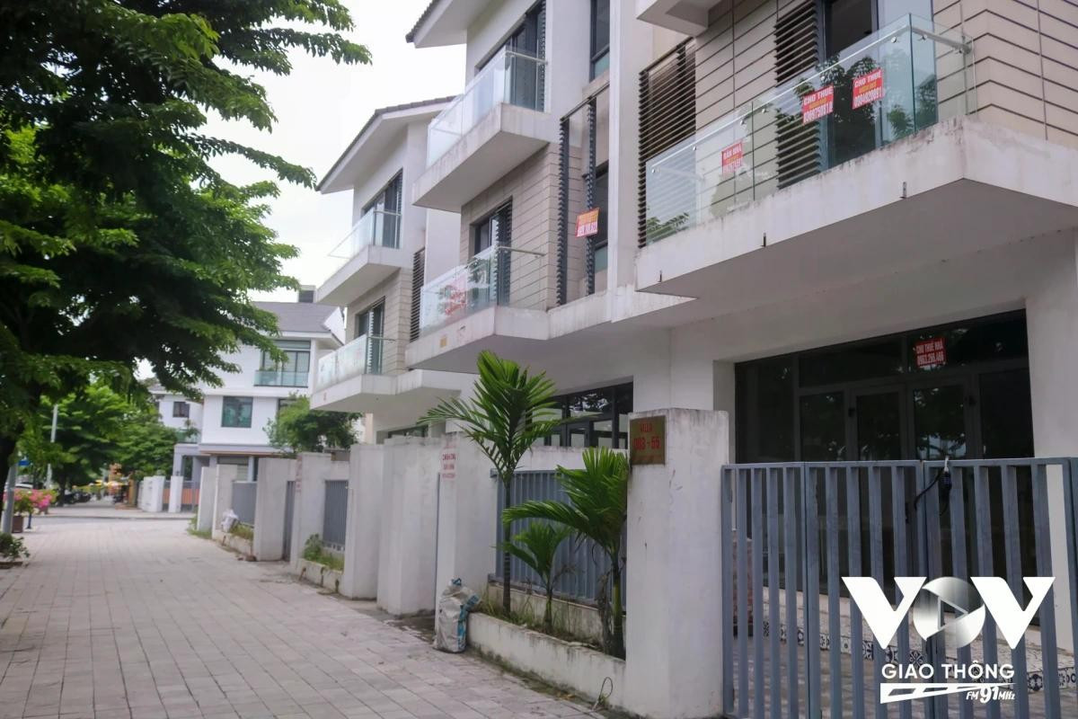Cùng chịu cảnh bị bỏ hoang, rao bán liên tục trong nhiều tháng trời là Khu đô thị An Vượng Villa