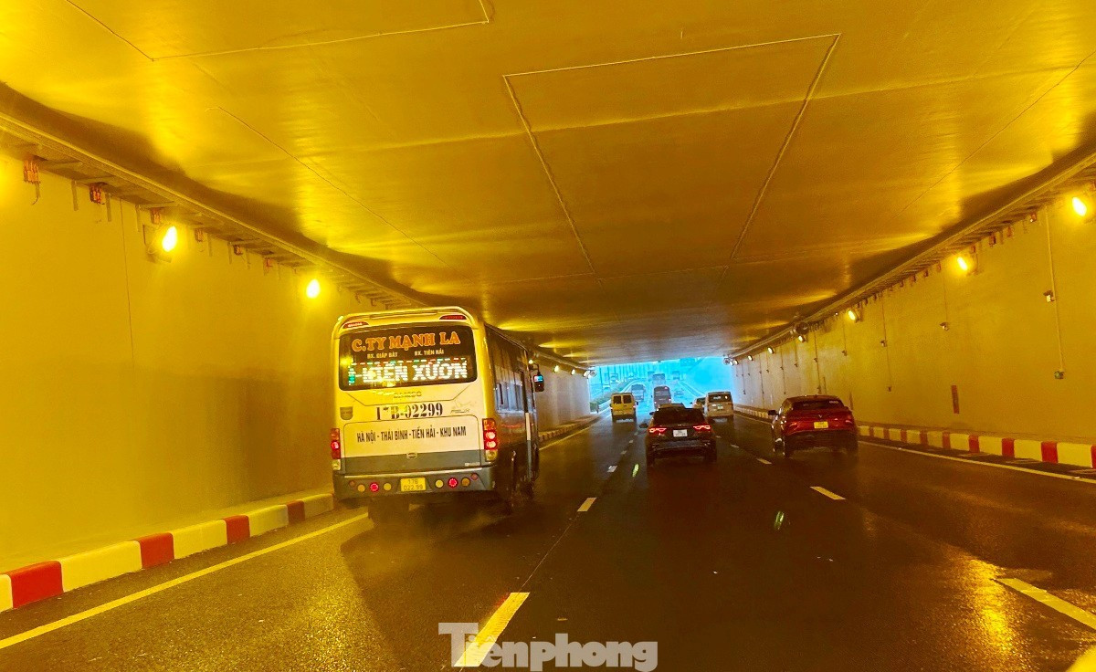 Thay vì đi ở mặt bằng hiện hữu như lâu nay, từ ngày 26/7, các phương tiện di chuyển trên cao tốc Cầu Giẽ - Ninh Bình, khi đi qua nút giao Phú Thứ đi ở tầng hầm của nút giao.