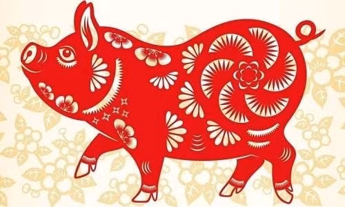 Tuổi Hợi – Tài vận trồi sụt, dễ mất tiền oan: Trong giai đoạn này, tuổi Hợi cần đặc biệt cảnh giác trong chi tiêu và các giao dịch tài chính. Có dấu hiệu phá tài do sơ suất giấy tờ hoặc bị người quen lợi dụng lòng tin. Công việc tuy không quá tệ nhưng khó có bước đột phá.