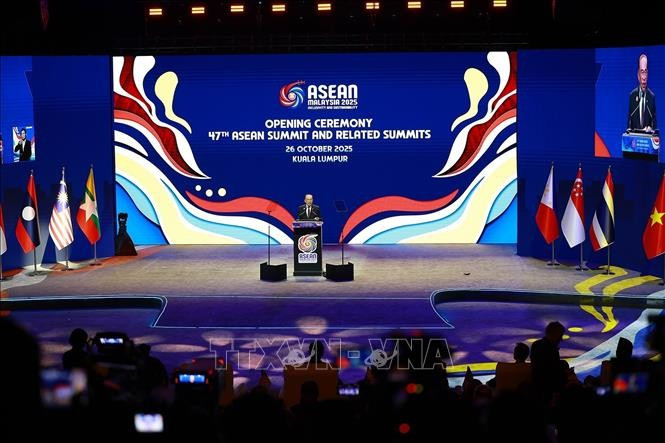 Thủ tướng Malaysia Anwar Ibrahim, Chủ tịch ASEAN 2025 phát biểu khai mạc Hội nghị Cấp cao ASEAN 47 và các Hội nghị Cấp cao liên quan.