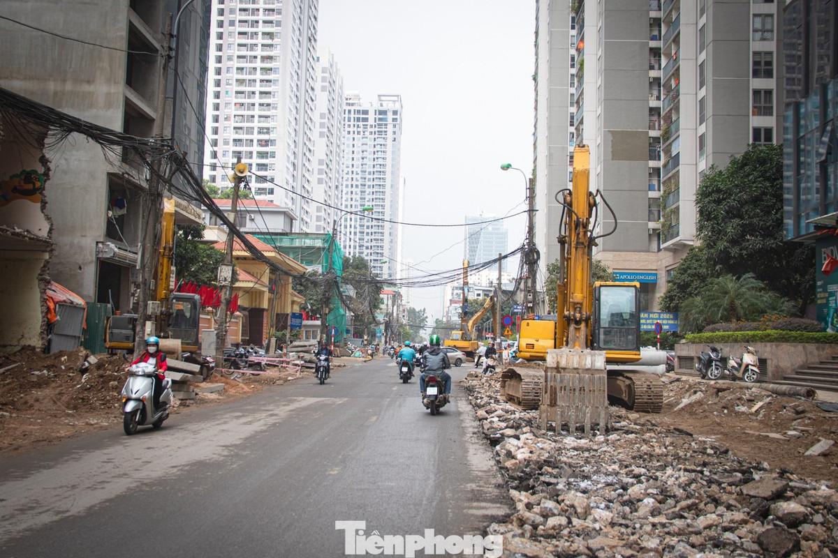 Theo kế hoạch, Dự án thi công mở rộng đường Nguyễn Tuân (đoạn từ nút giao Nguyễn Trãi đến ngõ 162 Nguyễn Tuân, quận Thanh Xuân, Hà Nội) phấn đấu về đích vào tháng 6/2025. Tuy nhiên, do khó khăn trong công tác GPMB, đoạn còn lại từ nút giao Nguyễn Huy Tưởng đến nút giao với đường Nguyễn Trãi vẫn đang trong quá trình thi công.