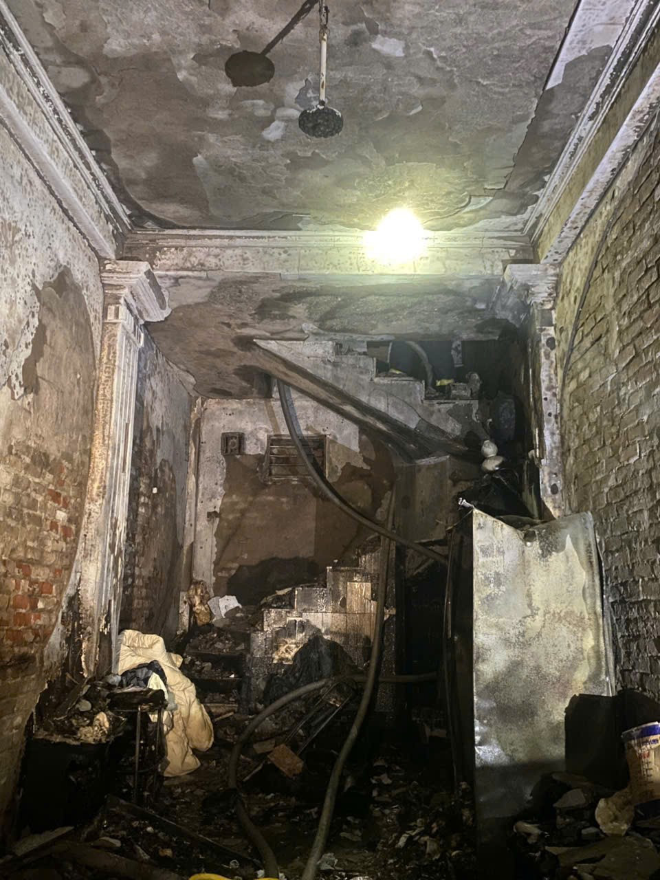 Bên trong ngôi nhà xảy ra cháy. Ảnh CTV