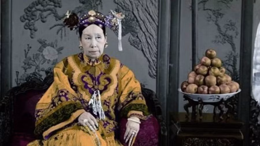 Hơn nữa, bởi vì Từ Hi quá tham lam quyền lực, bà coi quyền lực còn quan trọng hơn cả tính mạng chính bản thân, cho nên trước khi chết, việc lựa chọn một tân đế không mang lại đe dọa đối với quyền lực của chính mình là điều rất quan trọng.