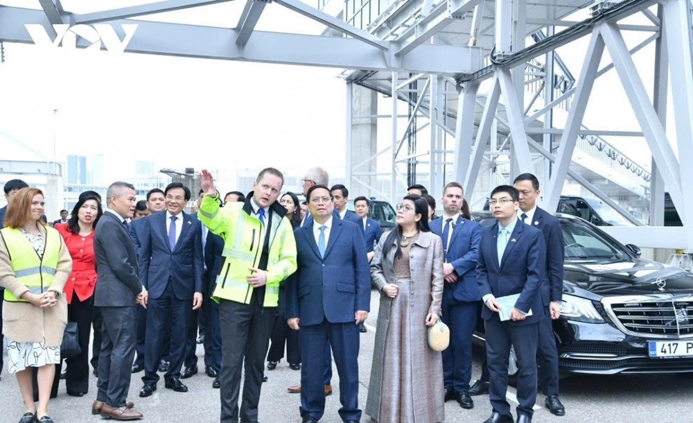 Cũng trong ngày 5/6, Thủ tướng Chính phủ Phạm Minh Chính và Phu nhân cùng đoàn đại biểu cấp cao Việt Nam đã tham quan cảng Tallinn Sadam. Nhân dịp này, Thủ tướng Phạm Minh Chính đã chứng kiến Lễ ký kết bản ghi nhớ trao đổi hợp tác về hợp tác chuyển giao công nghệ vận hành cảng thông minh giữa Cảng Tallinn với Tổng công ty Hàng hải Việt Nam.