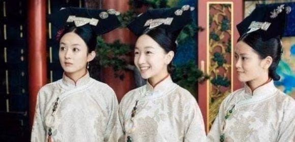 Vì vậy, ban ngày bọn họ không chỉ cần hầu hạ hoàng thượng thật tốt mà ban đêm cũng không được một giấc ngủ ngon, phải hầu hạ thái giám để không bị trừng phạt.