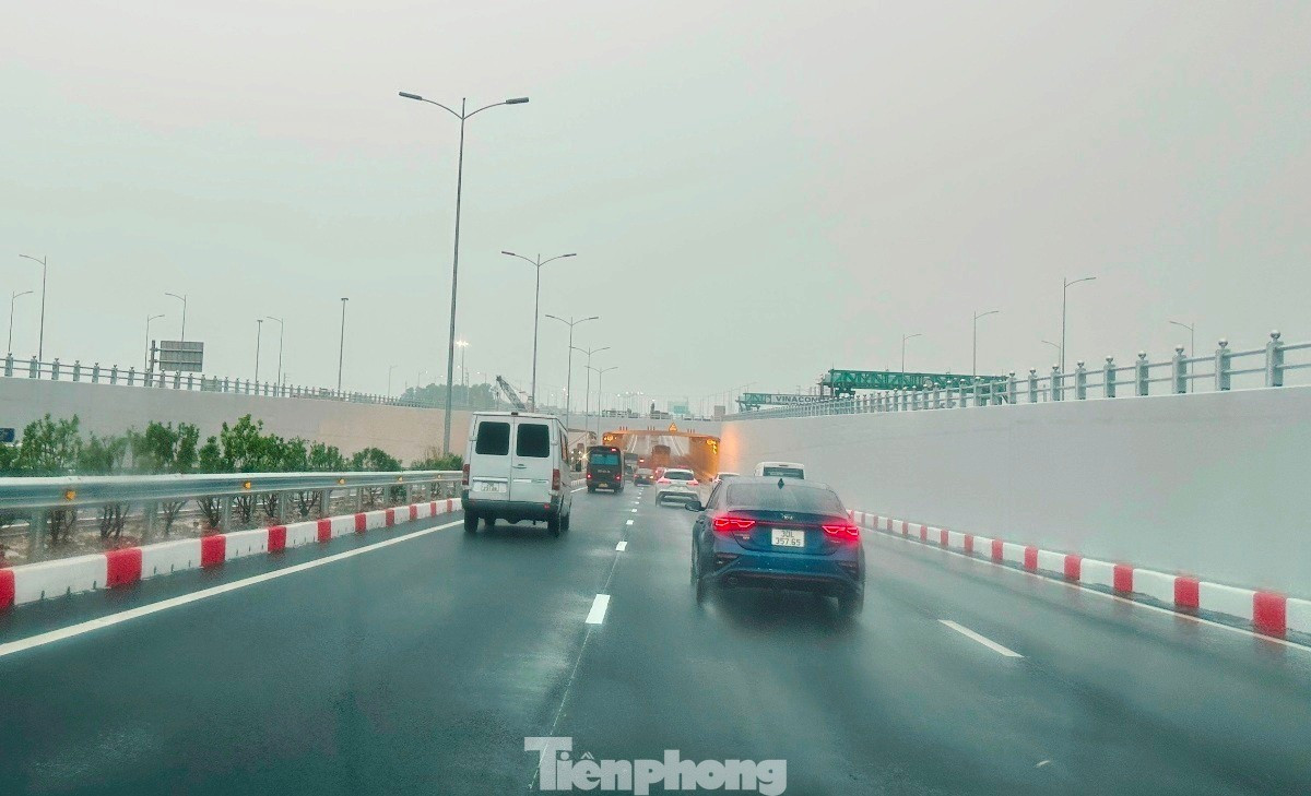 Hơn nữa, theo chủ đầu tư, phương án này cũng đảm bảo cho đường trên cao vành đai 5 trong tương lai vẫn theo phương án thiết kế khi qua nút giao Phú Thứ.