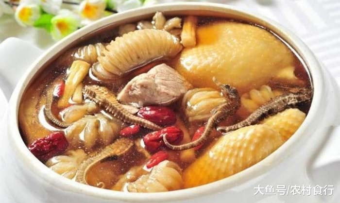 Hoàng đế Càn Long không ăn thịt lợn bình thường vì ông cho rằng nó không có tác dụng dưỡng sinh. Trong khi đó, dương vật lợn có nhiều tác dụng bồi bổ cơ thể, dưỡng âm, tiêu ẩm, cải thiện da dẻ.