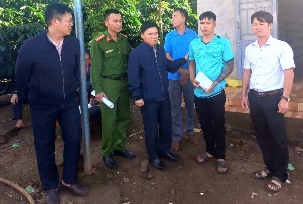 Chính quyền địa phương tổ chức thăm hỏi gia đình các nạn nhân.