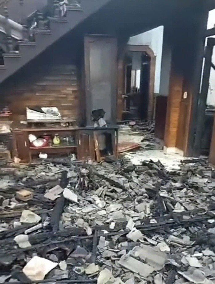 Căn nhà của gia đình ông N.Đ.L. bị thiêu rụi