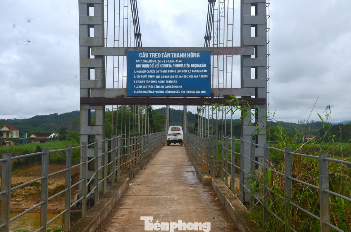 Theo người dân địa phương, ở gần cầu có chợ xã Nghĩa Hành và chợ Tân Thanh Hồng nên lưu lượng người và phương tiện qua lại khá đông. Mặc dù có biển cấm ô tô, nhưng nhiều lái xe vẫn bất chấp lái xe qua cầu.