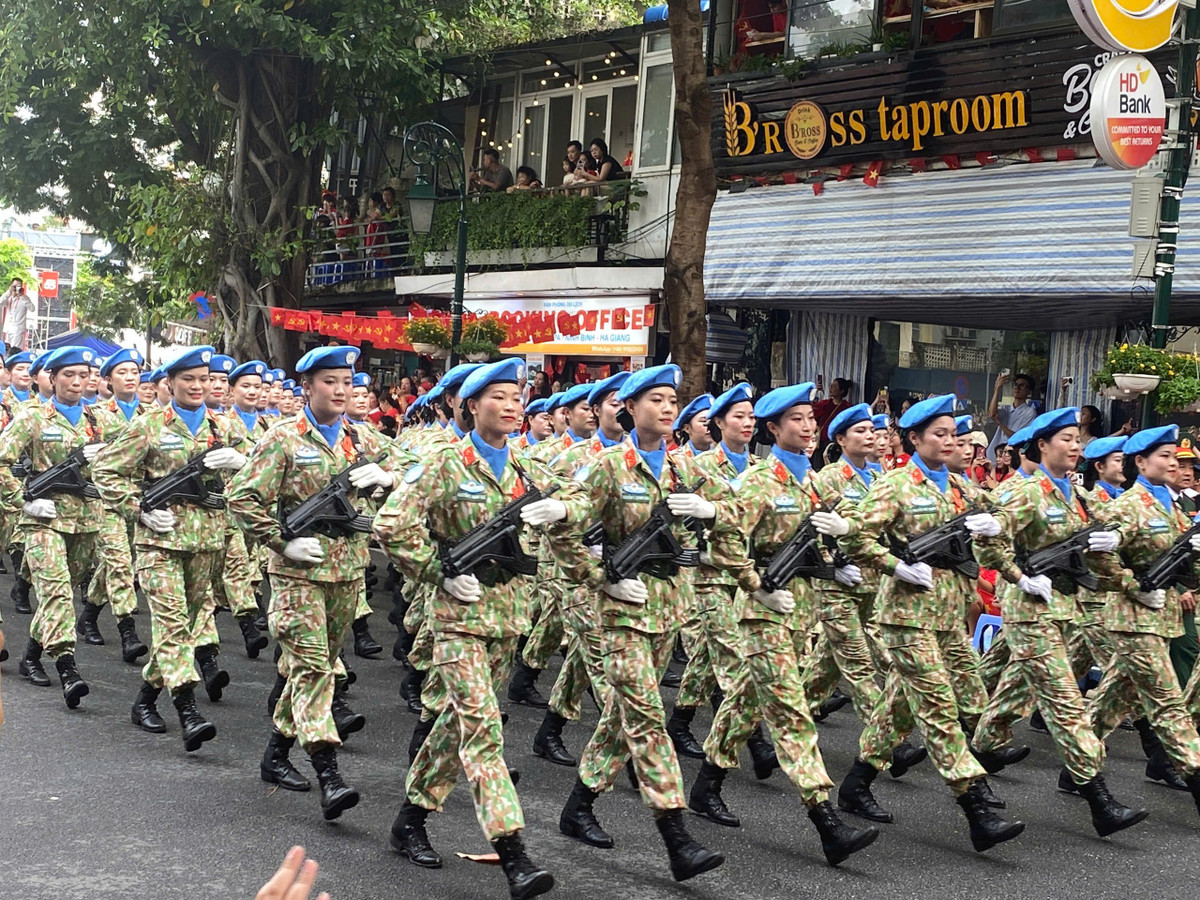 Sau khi đi qua lễ đài tại Quảng trường Ba Đình, các khối đi bộ (gồm lực lượng Quân đội, Công an, dân quân tự vệ, đoàn nước ngoài) di chuyển theo 3 hướng chính về điểm tập kết tại SVĐ Quần Ngựa, Quảng trường Cách mạng Tháng Tám, Công viên Thống Nhất.