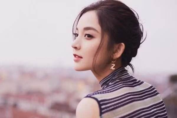 Người có vết bớt ở thái dương: Vết bớt ở thái dương đều là người kiếp trước có công lao xuất chúng, kiếp trước người này được mệnh là người đại đức trong thiên hạ, kiếp này Phật Tổ sẽ ghi dấu ấn trên thái dương để biểu thị những người vẫn có thể đóng góp cho thế giới loài người trong quá trình tái sinh sẽ quay trở lại thế giới loài người.