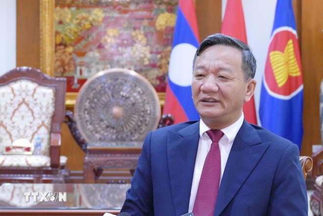 Đại sứ Việt Nam tại Lào Nguyễn Minh Tâm trả lời phỏng vấn. (Ảnh: Xuân Tú/TTXVN)