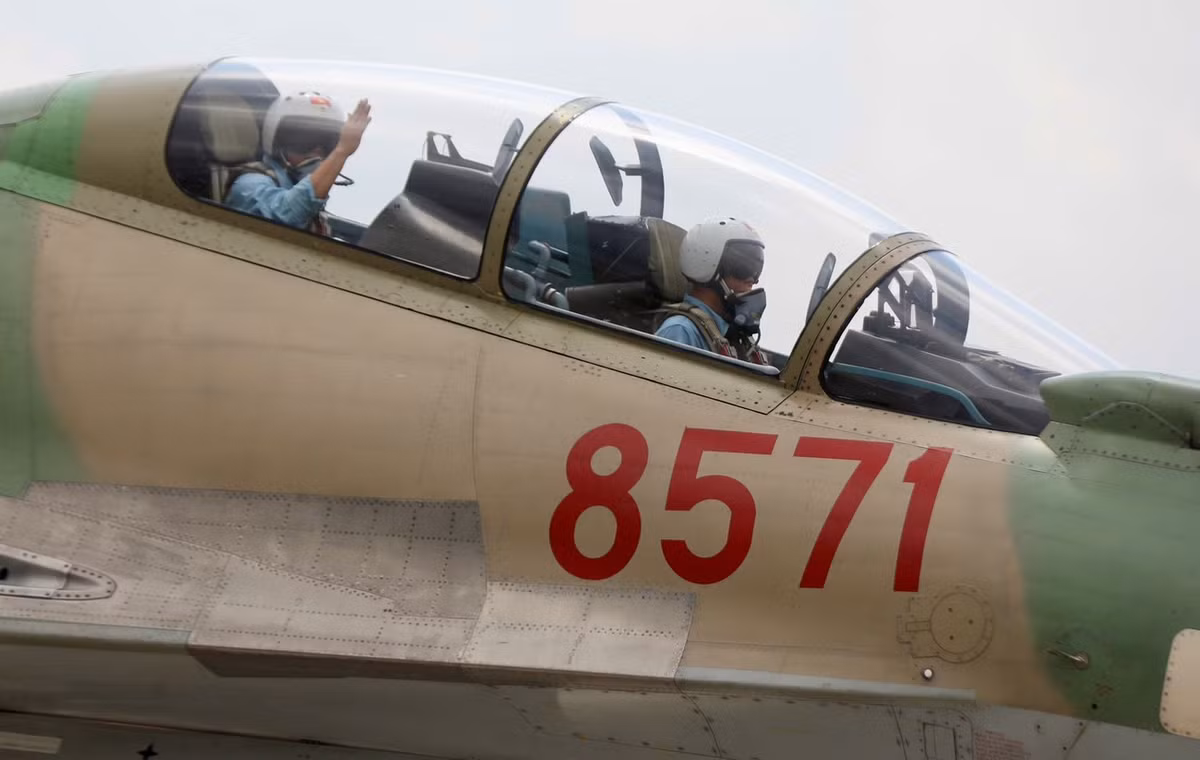 Đến thời điểm hiện tại, các nội dung, kế hoạch bay huấn luyện đều được tiến hành chặt chẽ, khoa học. 100% cán bộ, chiến sĩ, đặc biệt là đội ngũ phi công đều nhận thức sâu sắc về nhiệm vụ đặc biệt này.