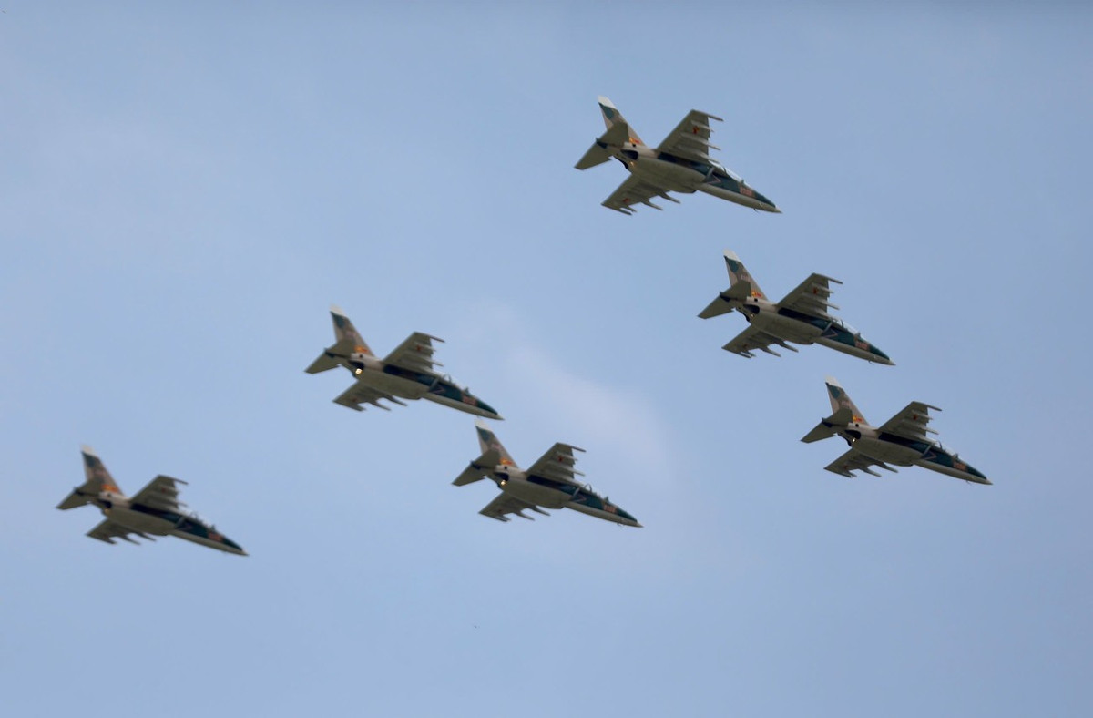 Trong dịp đại lễ A80, dự kiến sẽ có hàng chục máy bay các loại tham gia bay chào mừng, gồm các trực thăng họ Mi, máy bay vận tải Casa, máy bay huấn luyện đa năng Yak-130, L-39NG cùng các tiêm kích Su-30MK2.