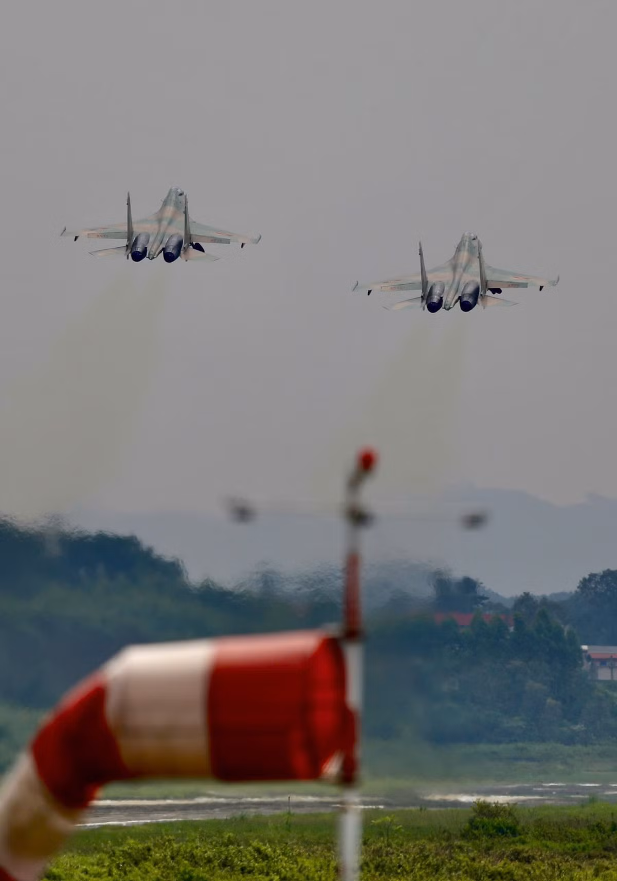 Su-30MK2 của Không quân nhân dân Việt Nam từng bay biểu diễn tại các sự kiện quan trọng như Triển lãm Quốc phòng quốc tế Việt Nam năm 2022 và 2024, đại lễ kỷ niệm 50 năm Thống nhất đất nước và được nhiều người dân hào hứng đón xem.