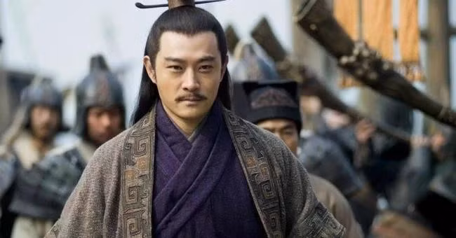  Người đặt nền móng thế chân vạc Tam Quốc Ông giúp tạo liên minh Thục – Ngô, đối đầu Ngụy, hình thành thế tam phân thiên hạ. Tuy nhiên, các chiến dịch Bắc phạt do ông chỉ huy đều thất bại, và ông mất trong doanh trại.