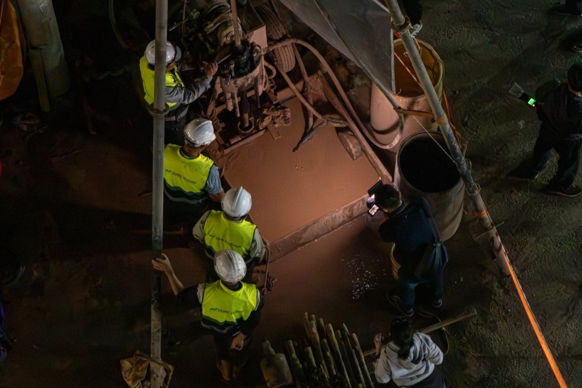 Theo kế hoạch, đến tháng 3, hồ sơ kỹ thuật của hai ga Lê Thị Riêng và Phạm Văn Bạch sẽ hoàn thành. Dự án sau đó bước vào giai đoạn đào, thi công kết cấu và chuẩn bị lắp đặt, vận hành máy đào TBM, dự kiến sau khoảng 1 năm sẽ đủ điều kiện thả máy. Máy đào TBM (Tunnel Boring Machine) là một thiết bị cơ giới hiện đại được ví như "robot khổng lồ" chuyên dùng để đào đường hầm xuyên lòng đất.