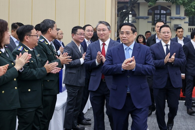 Thủ tướng Phạm Minh Chính đến dự Hội nghị toàn quốc tổng kết công tác tư pháp năm 2025 - Ảnh: VGP/Nhật Bắc