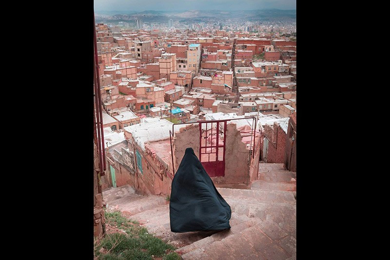 Nhiếp ảnh gia Masoud Mirzaei (Áo) với ảnh “Nhân chứng” – Giải danh dự hạng mục Đường phố.