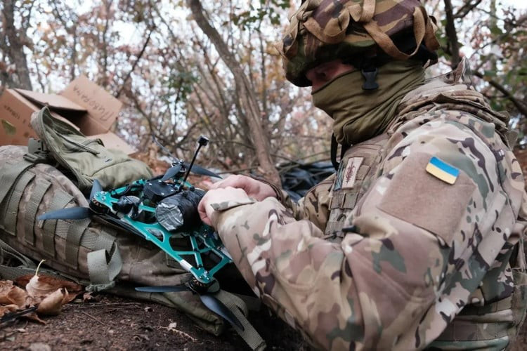 このロシア空軍の戦術はあらゆる地域で実施されており、目に見える成果を上げています。ロシア空軍がドローンを大量に使用できない地域では、ロシア軍部隊ははるかに速い速度で前進しています。 14.jpg