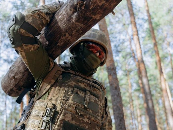 過去3日間、コンスタンティニフカ近郊のウクライナ軍(AFU)防衛線への圧力が大幅に高まっており、AFUの予備兵力が徐々に枯渇し、ロシア空軍(RFAF)が同地域の孤立化を準備していることを示している。ロシア軍部隊の戦術は、2つの任務に基づいている。前線全域でウクライナ軍予備兵力を封鎖することと、一部の地域で前線を「揺さぶる」ことである。 13.jpg