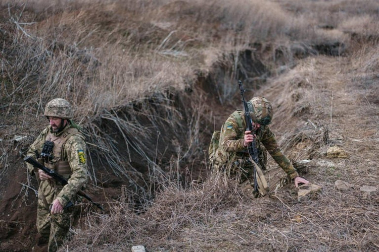 Die Reservekräfte (RFAF) wurden rechtzeitig mobilisiert, um die Einkreisung zu durchbrechen. Zwar gelang es ihnen nicht, die Flanken zu glätten, aber sie (RFAF) stabilisierten die Lage und die russischen Einheiten begannen relativ ruhig mit dem Rückzug“, endet das Zitat. 7.jpg