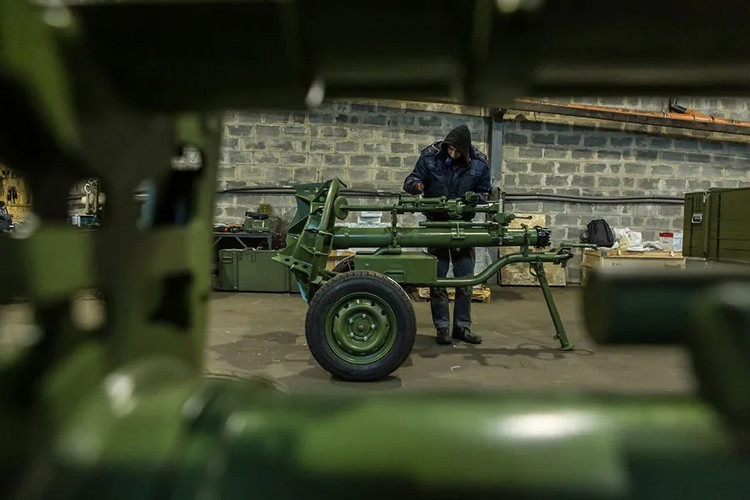 Касаясь ситуации с производством вооружений в Украине, Президент Украины добавил, что Киев тесно сотрудничает с Германией, США, Польшей, Великобританией, Францией, Швецией и Норвегией в производстве вооружения и артиллерийских снарядов. В этом году мощности по производству беспилотников в Украине будут увеличены до 5 миллионов единиц. 12.jpg