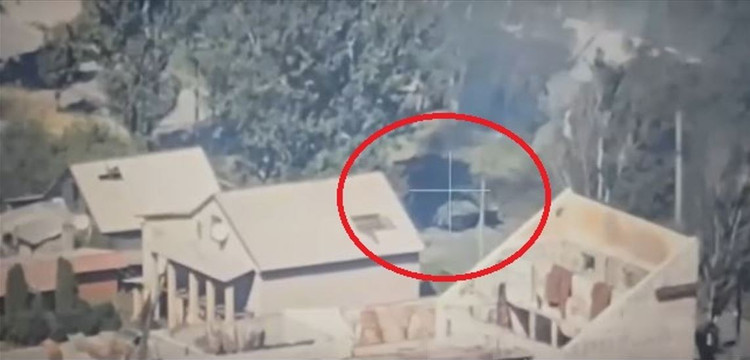 Video yang dirilis menunjukkan bahwa tank Leopard 2 diserang oleh UAV FPV. Dilaporkan bahwa seluruh awak kendaraan tempur tersebut tewas. Melalui video tersebut, terlihat bahwa pertempuran di kota Pokrovsk sangat sengit, tidak seperti yang diumumkan media Ukraina, bahwa hanya 5.jpg