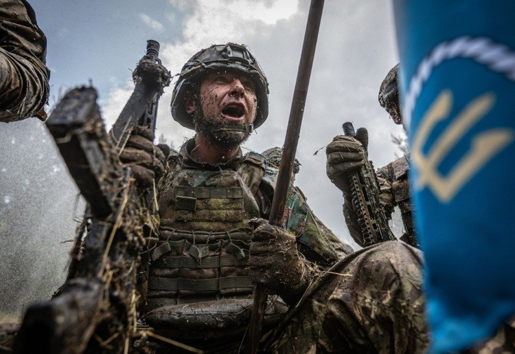 当初、ウクライナ軍はパンキフカをまず占領し、その後ノヴォトレツケの戦いでウクライナ軍と合流し、最終的にトレツク川西側でロシア軍を包囲する計画だった。しかし、ロシア軍はこの「反包囲」の脅威を効果的に無効化し、ウクライナ軍の計画を挫折させた。 4-1627.jpg
