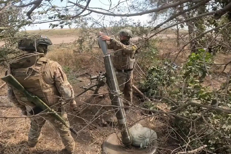 The Russian “Military Chronicle” reports that the fiercest battles are taking place on the Toretskoye-Vladimirivka line; the Ukrainian troops are still advancing despite losses. However, there are growing signs from the Dobropillya breakthrough that the “all-in” counter-offensive of General Oleksandr Syrskyi has failed. 7.jpg