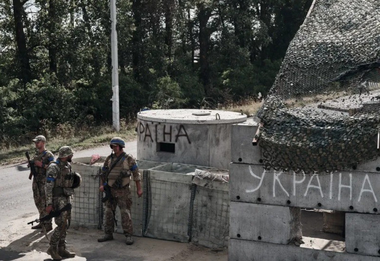 スムイ国境地域は長らくグレーゾーンとみなされてきました。アフガニスタン空軍(AFU)部隊は、FPV無人機を用いてロシア軍の進撃を阻止しようと全力を尽くしました。一方、ロシア空軍(RFAF)は、分散配置された歩兵部隊とATVを積極的に活用し、攻撃目標への迅速な到達を目指しました。 19.jpg