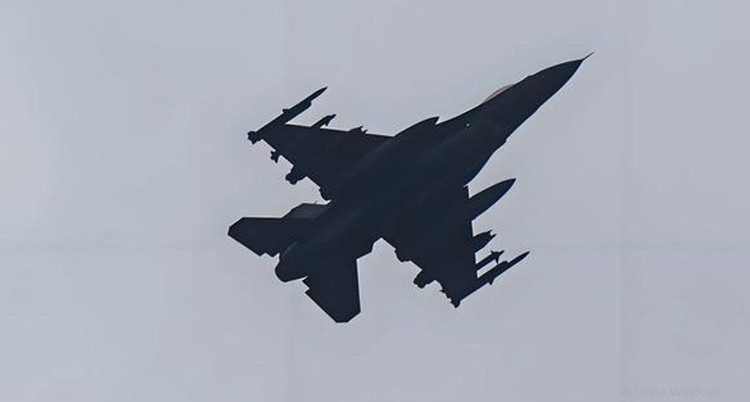 ウクライナ空軍は現在、アメリカ製のF-16戦闘機とフランス製のミラージュ2000戦闘機を多数保有しており、ロシアの最前線目標への精密攻撃能力に加え、ロシアの戦闘機によるウクライナ奥地への空爆を阻止する能力も備えている。F-16は技術的には時代遅れではあるものの、ウクライナ空軍は依然として同機に「非常に自信を持っている」と述べている。 7-7240.jpg
